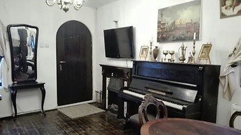 Lili's House