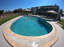 Finikas Garden Beach Resort Nikiti