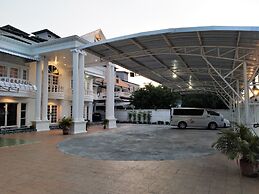 Baan Sai Thong Hotel