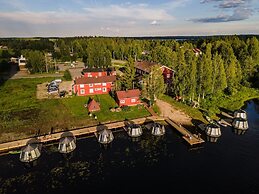 Arctic Guesthouse & Igloos