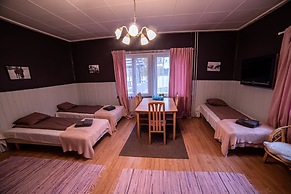 Arctic Guesthouse & Igloos