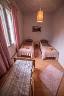 Arctic Guesthouse & Igloos