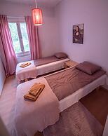 Arctic Guesthouse & Igloos