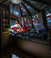 Arctic Guesthouse & Igloos