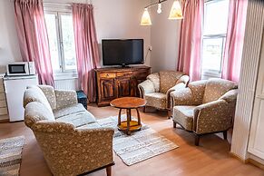 Arctic Guesthouse & Igloos