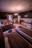 Arctic Guesthouse & Igloos