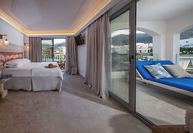Parthenis Beach Suites by the Sea