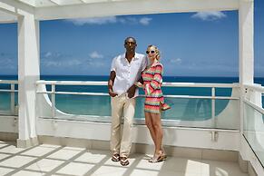 Hotel Arawak Beach Resort