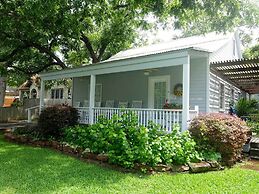 Comal Inn