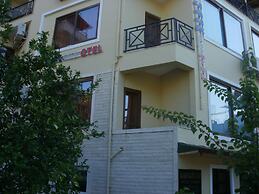 Ugur Hotel