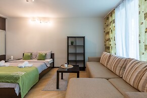 AG Apartment on Mashinostroenya 9, 135