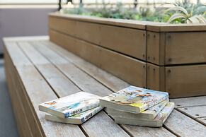 The Hedistar Hotel Kyoto Nijo Comic&Books