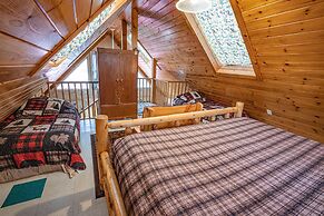 Bear Creek Lodge and Cabins in Helen Ga - Pet Friendly, River on Prope