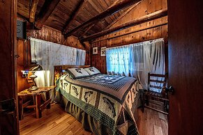 Bear Creek Lodge and Cabins in Helen Ga - Pet Friendly, River on Prope