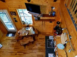 Bear Creek Lodge and Cabins in Helen Ga - Pet Friendly, River on Prope