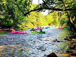 Bear Creek Lodge and Cabins in Helen Ga - Pet Friendly, River on Prope