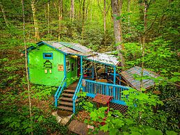 Bear Creek Lodge and Cabins in Helen Ga - Pet Friendly, River on Prope