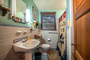 Bear Creek Lodge and Cabins in Helen Ga - Pet Friendly, River on Prope