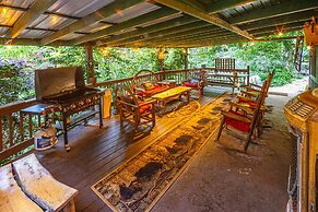 Bear Creek Lodge and Cabins in Helen Ga - Pet Friendly, River on Prope