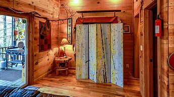 Bear Creek Lodge and Cabins in Helen Ga - Pet Friendly, River on Prope