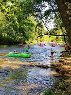 Bear Creek Lodge and Cabins in Helen Ga - Pet Friendly, River on Prope