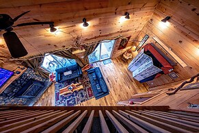 Bear Creek Lodge and Cabins in Helen Ga - Pet Friendly, River on Prope
