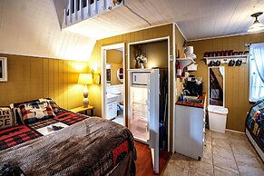 Bear Creek Lodge and Cabins in Helen Ga - Pet Friendly, River on Prope