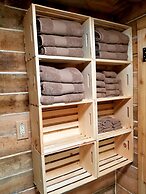 Bear Creek Lodge and Cabins in Helen Ga - Pet Friendly, River on Prope