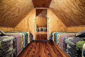 Bear Creek Lodge and Cabins in Helen Ga - Pet Friendly, River on Prope