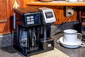 Bear Creek Lodge and Cabins in Helen Ga - Pet Friendly, River on Prope