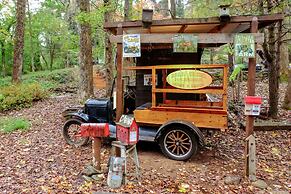 Bear Creek Lodge and Cabins in Helen Ga - Pet Friendly, River on Prope