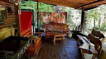 Bear Creek Lodge and Cabins in Helen Ga - Pet Friendly, River on Prope