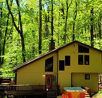 Bear Creek Lodge and Cabins in Helen Ga - Pet Friendly, River on Prope