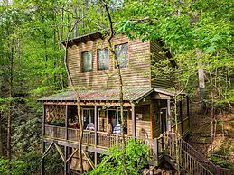 Bear Creek Lodge and Cabins in Helen Ga - Pet Friendly, River on Prope
