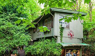 Bear Creek Lodge and Cabins in Helen Ga - Pet Friendly, River on Prope