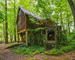 Bear Creek Lodge and Cabins in Helen Ga - Pet Friendly, River on Prope