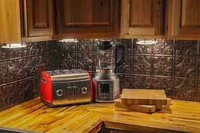 Bear Creek Lodge and Cabins in Helen Ga - Pet Friendly, River on Prope