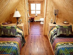Bear Creek Lodge and Cabins in Helen Ga - Pet Friendly, River on Prope