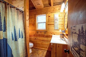 Bear Creek Lodge and Cabins in Helen Ga - Pet Friendly, River on Prope