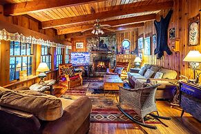 Bear Creek Lodge and Cabins in Helen Ga - Pet Friendly, River on Prope