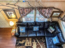 Bear Creek Lodge and Cabins in Helen Ga - Pet Friendly, River on Prope