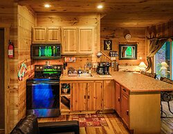 Bear Creek Lodge and Cabins in Helen Ga - Pet Friendly, River on Prope