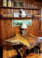 Bear Creek Lodge and Cabins in Helen Ga - Pet Friendly, River on Prope