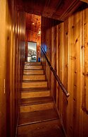 Bear Creek Lodge and Cabins in Helen Ga - Pet Friendly, River on Prope