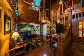 Bear Creek Lodge and Cabins in Helen Ga - Pet Friendly, River on Prope