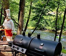 Bear Creek Lodge and Cabins in Helen Ga - Pet Friendly, River on Prope