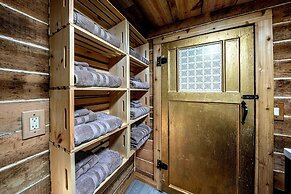 Bear Creek Lodge and Cabins in Helen Ga - Pet Friendly, River on Prope