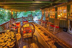 Bear Creek Lodge and Cabins in Helen Ga - Pet Friendly, River on Prope