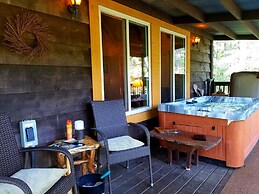 Bear Creek Lodge and Cabins in Helen Ga - Pet Friendly, River on Prope