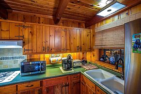 Bear Creek Lodge and Cabins in Helen Ga - Pet Friendly, River on Prope